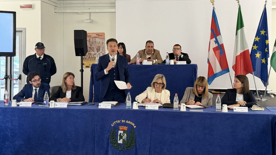 Arona, seduta del consiglio comunale svolta all'Istituto 